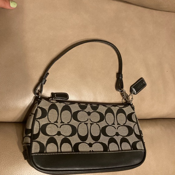 Small Coach Black and Grey shoulder bag ✨ - Picture 4 of 7